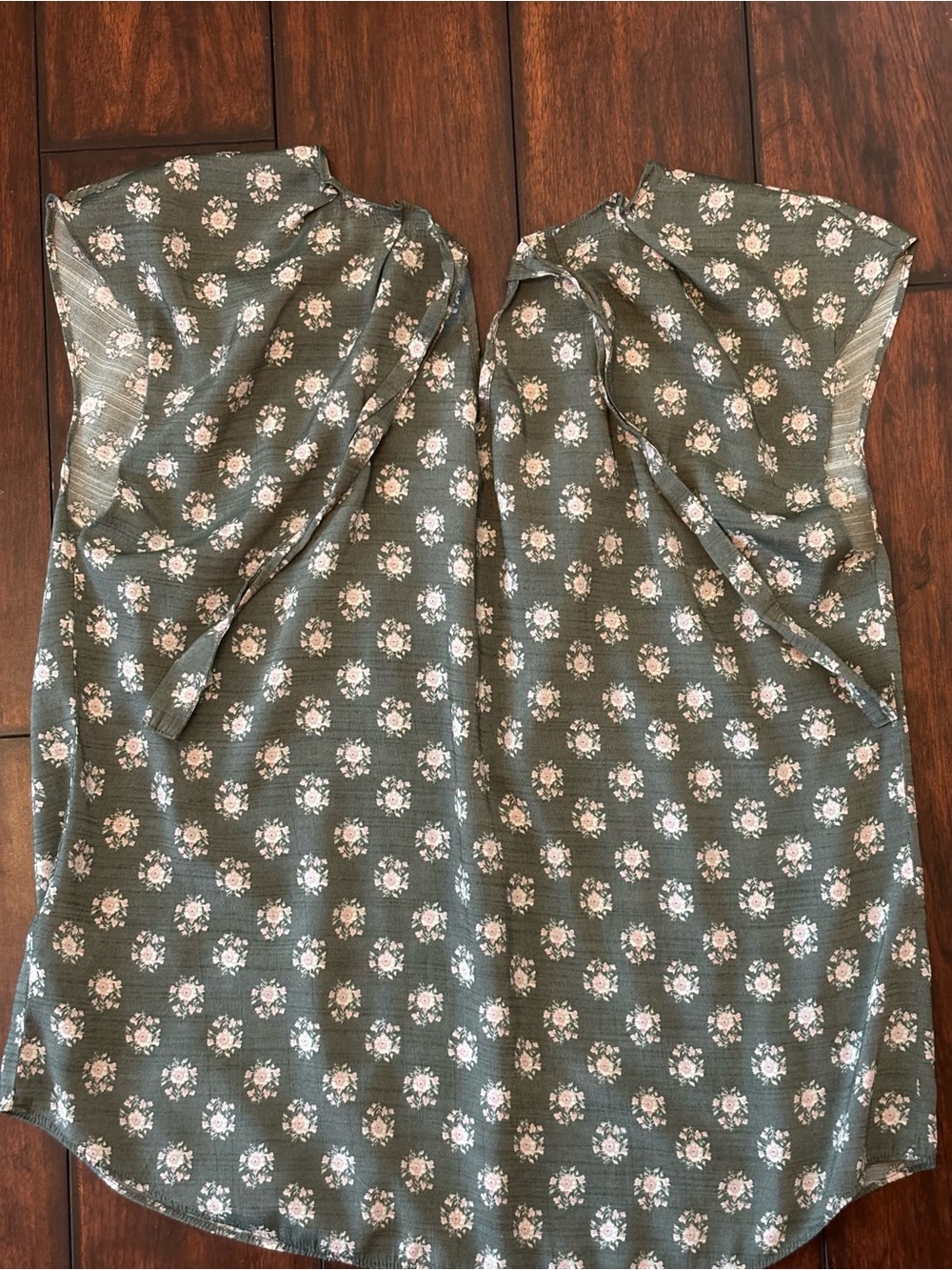 LC Lauren Conrad Women’s Floral Blouse - Size Large - Green/Pink - Picture 12 of 16